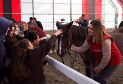 3 Aralık Dünya Engelliler Günü’nde özel çocuklar Hipodrom.com Atla Terapi Merkezi’nde buluştu