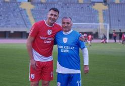 Eski futbolcular ve yöneticiler Kızılay için sahaya çıktı