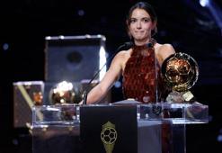 Üç kez Ballon d'Or kazanan futbolcu antrenmanda bacağını kırdı!