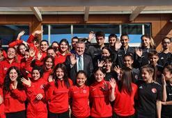 Bakan Bak: Milli sporcu bursu Türk sporunda devrim niteliğindedir