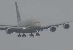 PSG kafilesini taşıyan uçağın şiddetli rüzgardan etkilendiği anlar böyle görüntülendi