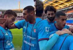 'Sen bir çılgınsın kardeşim' Semih Kılıçsoy'un attığı gole takım arkadaşı inanamadı!