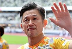 Dünyanın en yaşlı futbolcusu bir kez daha transfer oldu!