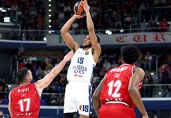 Anadolu Efes'in mağlubiyet serisi 5 maça çıktı... Olimpia Milano - Anadolu Efes maç sonucu 87-74