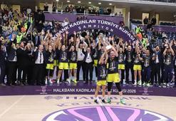 Bakan Bak’tan Türkiye Kupası’nı kazanan Fenerbahçe Opet’e tebrik