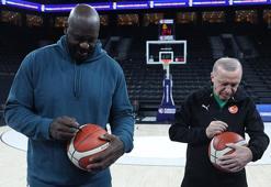 Cumhurbaşkanı Erdoğan, eski NBA oyuncusu Shaquille O'Neal ile basketbol oynadı