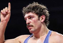 Milli güreşçi Yüksel Sarıçiçek'ten altın madalya