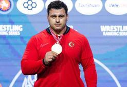 Efsane güreşçi Rıza Kayaalp mindere şampiyonlukla döndü! Zagreb'de altın madalya