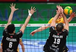 Halkbank evinde karar setinde yıkıldı