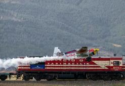 Red Bull sporcusu Dario Costa tarih yazdı! Hareket halindeki trene iniş ve kalkış yaptı...