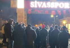 Sivasspor taraftarı çileden çıktı! Tesisi bastılar...