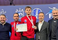 Candeniz Berrak gümüş madalya kazandı