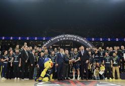 Bakan Bak'tan, Fenerbahçe Beko'ya tebrik