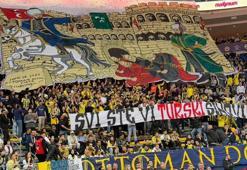 Fenerbahçe taraftarından Partizan'a pankart cevabı! Parkelerde tarih konuşuyor