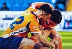 Başakşehir evinde Brnic ile güldü! Başakşehir - Göztepe maçı sonucu: 2-1