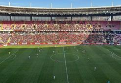 Eskişehirspor taraftarı İspanya'da gündem olan 'Espana' bestesiyle takımlarını destekledi