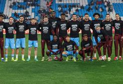 Trabzonsporlu futbolcular galibiyeti Orhan Kaynak'a adadı