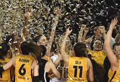 AXA Sigorta Kadınlar Kupa Voley şampiyonu VakıfBank, kupasını aldı