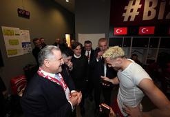 Cumhurbaşkanı Erdoğan, A Milli Futbol Takımı'nı tebrik etti