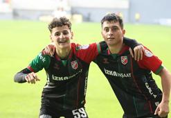 Karşıyaka'nın 20 yaşındaki yıldızı Berat Şahin parlıyor