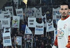 Tribünlerden yoğun tepki! Maç öncesi Trabzonspor taraftarından Uğurcan Çakır pankartı