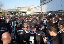 Beşiktaşlı taraftarlar Fenerbahçe derbisi için Kadıköy'de
