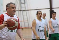Gençlik ve Spor Bakanı Bak, down sendromlu özel sporcularla basketbol oynadı
