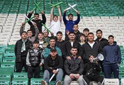 Bursaspor taraftarından şampiyonluk maçına 40 bin kartonluk koreografi