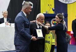 Fenerbahçe Divan Kurulu'nda duygusal anlar! Gözyaşlarına hakim olamadı