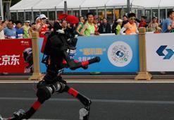 İnsansı robot, yarı maraton dünya rekorunu kırdı