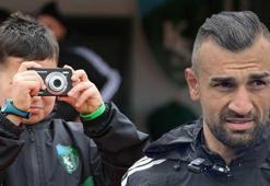 Serdar Dursun'dan minik taraftara anlamlı hediye