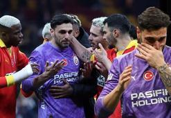 Galatasaray taraftarı büyük tepki gösterdi! Günay Güvenç maç sonu gözyaşlarını tutamadı
