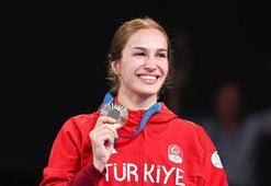 Buse bornz için mindere çıkacak