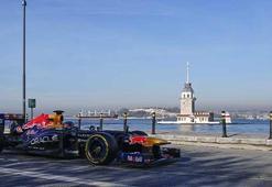 Formula 1 Türkiye Grand Prix’si kapsamında tanıtım çekimlerinde kullanılan F1 aracı, Salacak'ta görüntülendi
