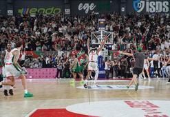 Karşıyaka evinde Bursaspor Basketbol'u devirdi! Süper Lig'de kalmayı başardı