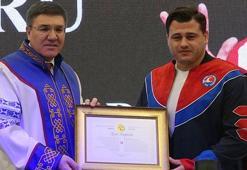 Milli güreşçi Rıza Kayaalp'e fahri doktora unvanı