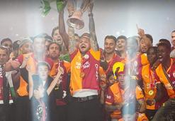 Galatasaray kupasına kavuştu! 26. şampiyonluk büyük coşkuyla kutlandı