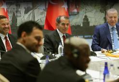 Cumhurbaşkanı Recep Tayyip Erdoğan, şampiyon Galatasaray'ı kupasıyla kabul etti