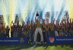 Fenerbahçe ArsaVev şampiyonluk kupasını aldı