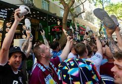 Aston Villa taraftarları UEFA Avrupa Ligi finali için Beşiktaş Park'ta
