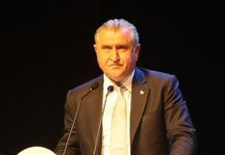 Spor Bakanı Bak'tan milli karatecilere tebrik