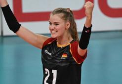 Alman yıldız Camilla Weitzel resmen Eczacıbaşı Dynavit'te