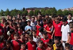 Cengiz Ünder genç futbolcularla buluştu
