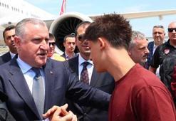 Gençlik ve Spor Bakanı Bak, A Milli Futbol Takımı'nı ABD'ye uğurladı