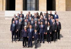 Galatasaray Başkanı Dursun Özbek, kurullarıyla birlikte Anıtkabir’i ziyaret etti