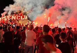 Antalyaspor'un yeni yönetimi taraftarla yürüyüş gerçekleştirdi
