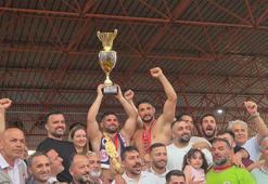 Başpehlivan Erkan Taş, altın kemerini taktı