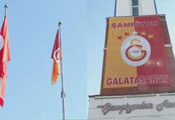 Galatasaray Bayrağı, Büyükçekmece Şampiyonlar Anıtı'na törenle çekildi