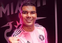 Casemiro resmen Inter Miami'de... Messi ve Suarez'le buluştu
