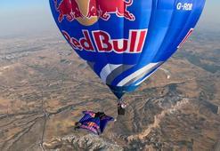 Marco Waltenspiel, Kapadokya'da balonlar arasında 200 km/s hızla slalom yaptı